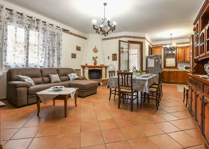 3 Bedroom Beautiful Home In Trappeto