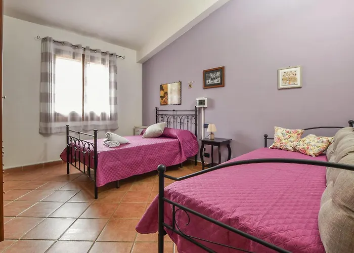 3 Bedroom Beautiful Home In Trappeto